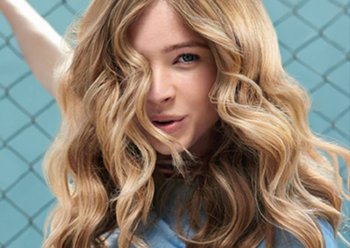 Model with wavy hair