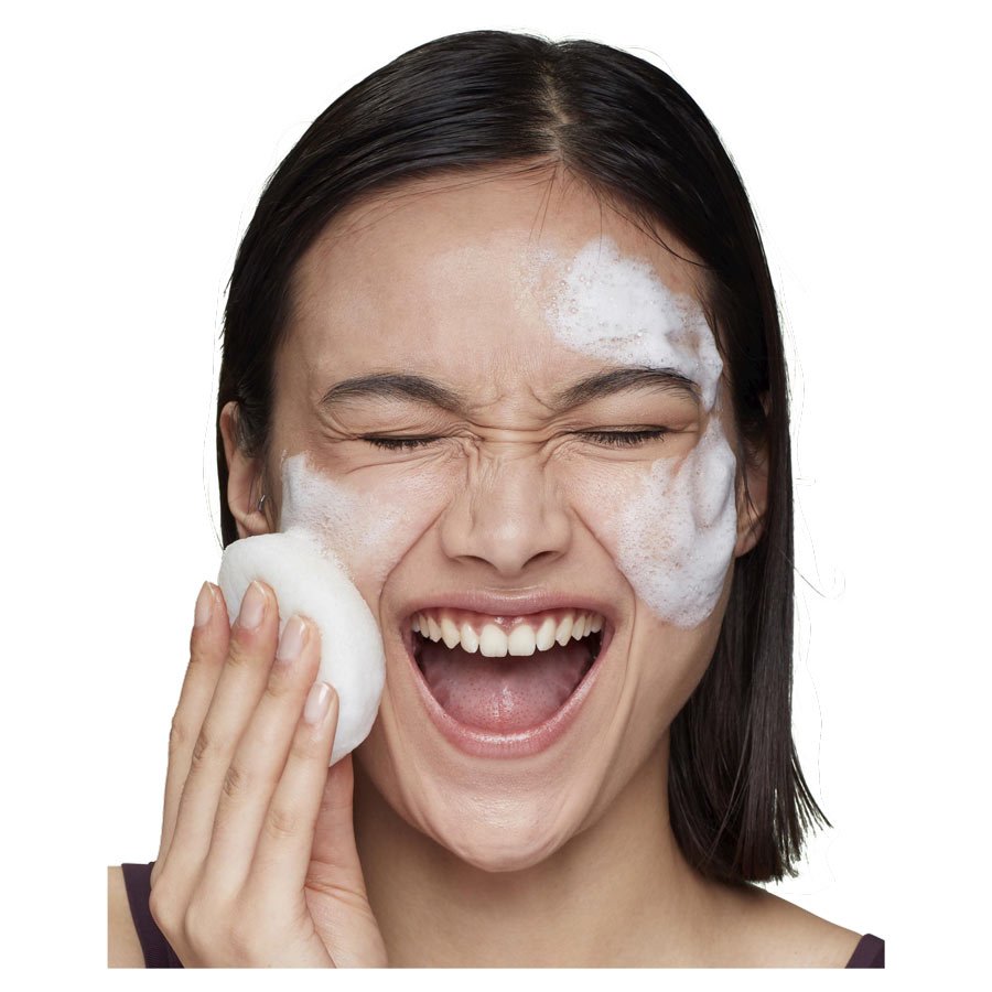 Garnier Organics Lemongrass Detox Gel Wash woman spreading on face